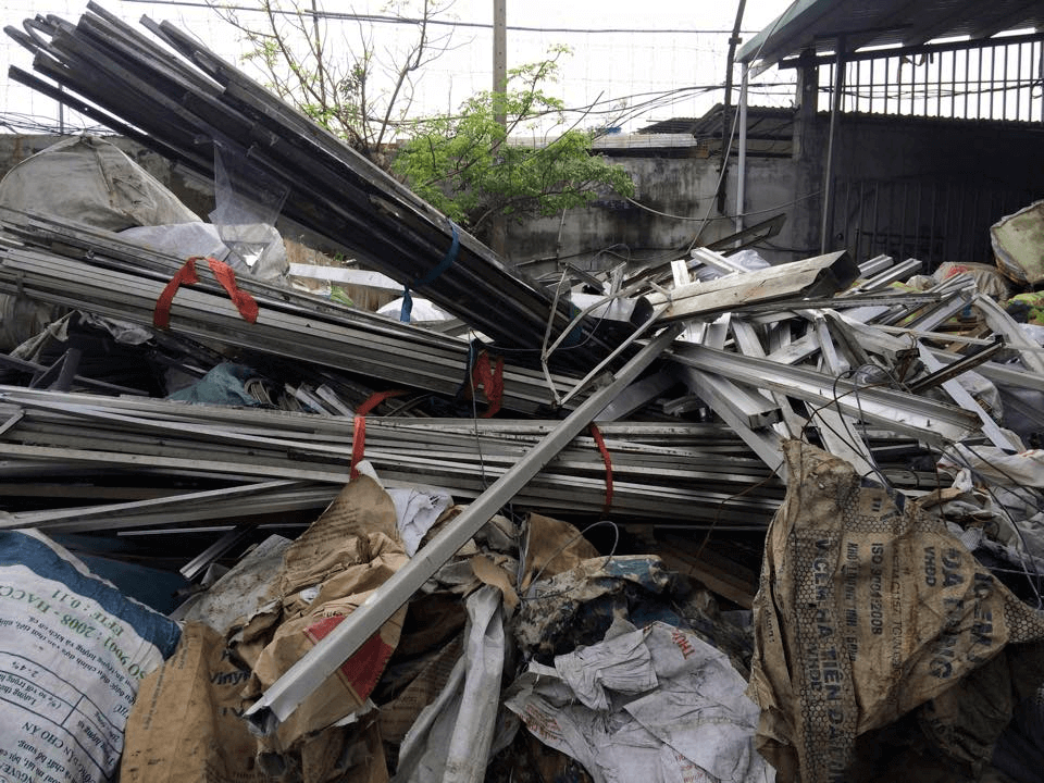 Khu vực thu mua phế liệu quận 12